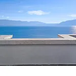 Adriatic Getaway & Penthouse Lägenhet Vlorë