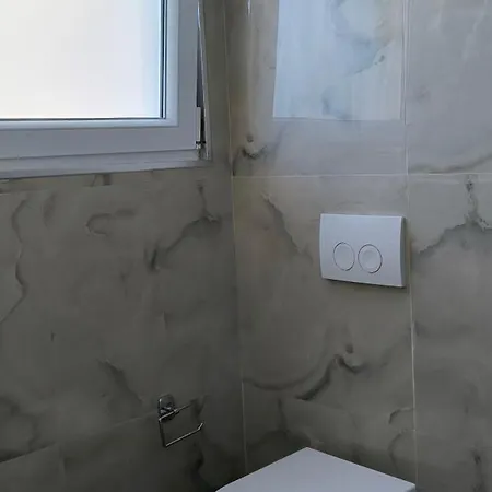 Adriatic Getaway & Penthouse Apartament Wlora