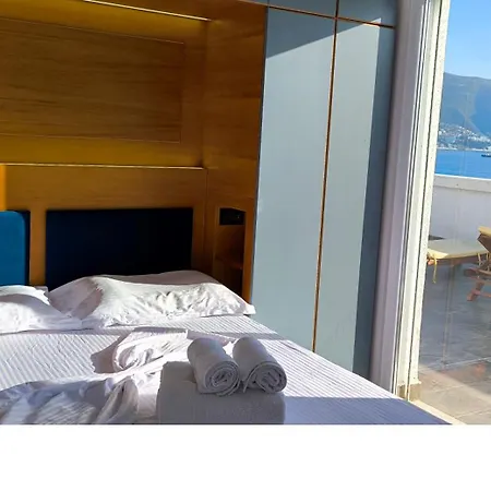 Adriatic Getaway & Penthouse * Avlonya
