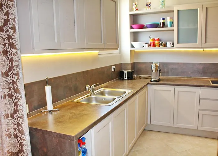 Adriatic Getaway & Penthouse Avlonya