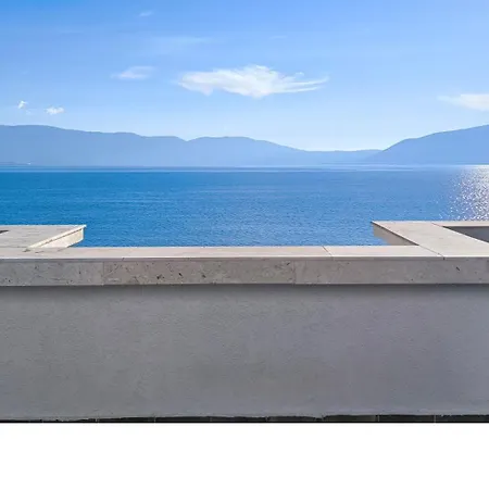 Adriatic Getaway & Penthouse Lägenhet Vlorë